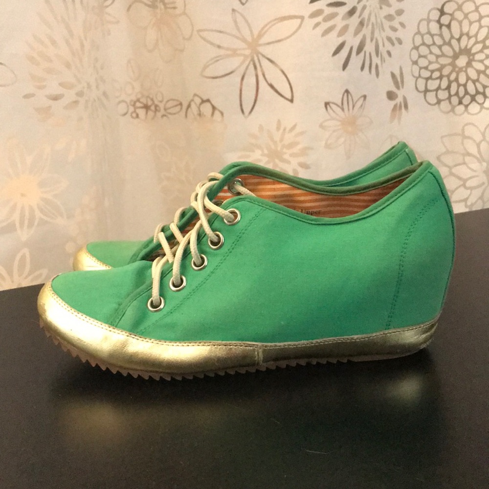 Hidden Platform Lace Up Shoe